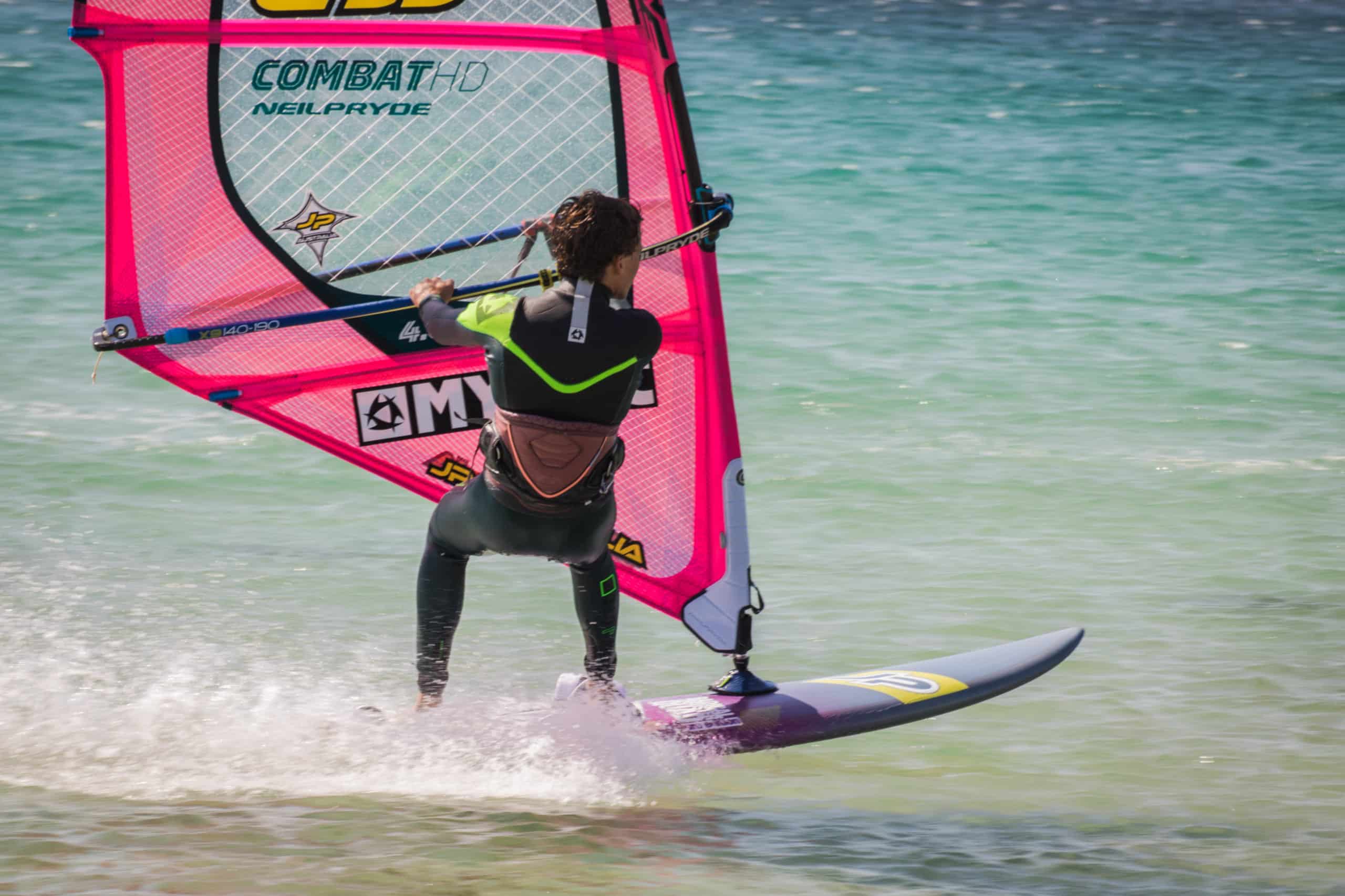 clases de winsurf en tarifa. Aprende windsurf