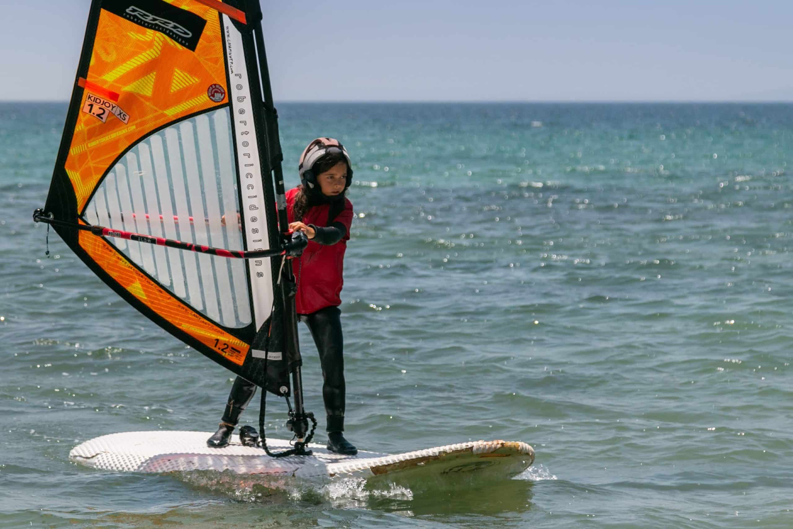 clases de windsurf para niños en tarifa