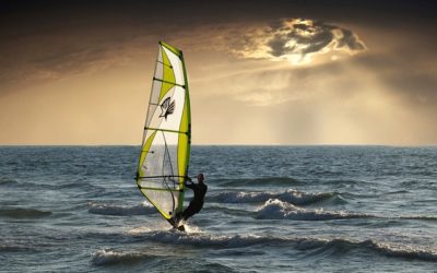 The Best Times for Windsurfing in Tarifa: Season and Conditions