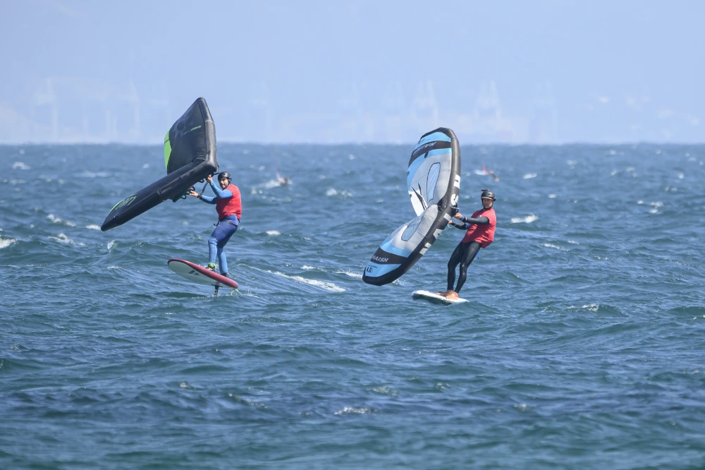 mejores escuelas de windsurf en tarifa